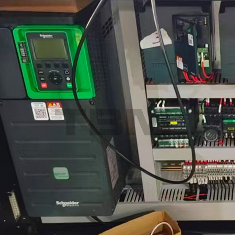 Žeriavový invertor